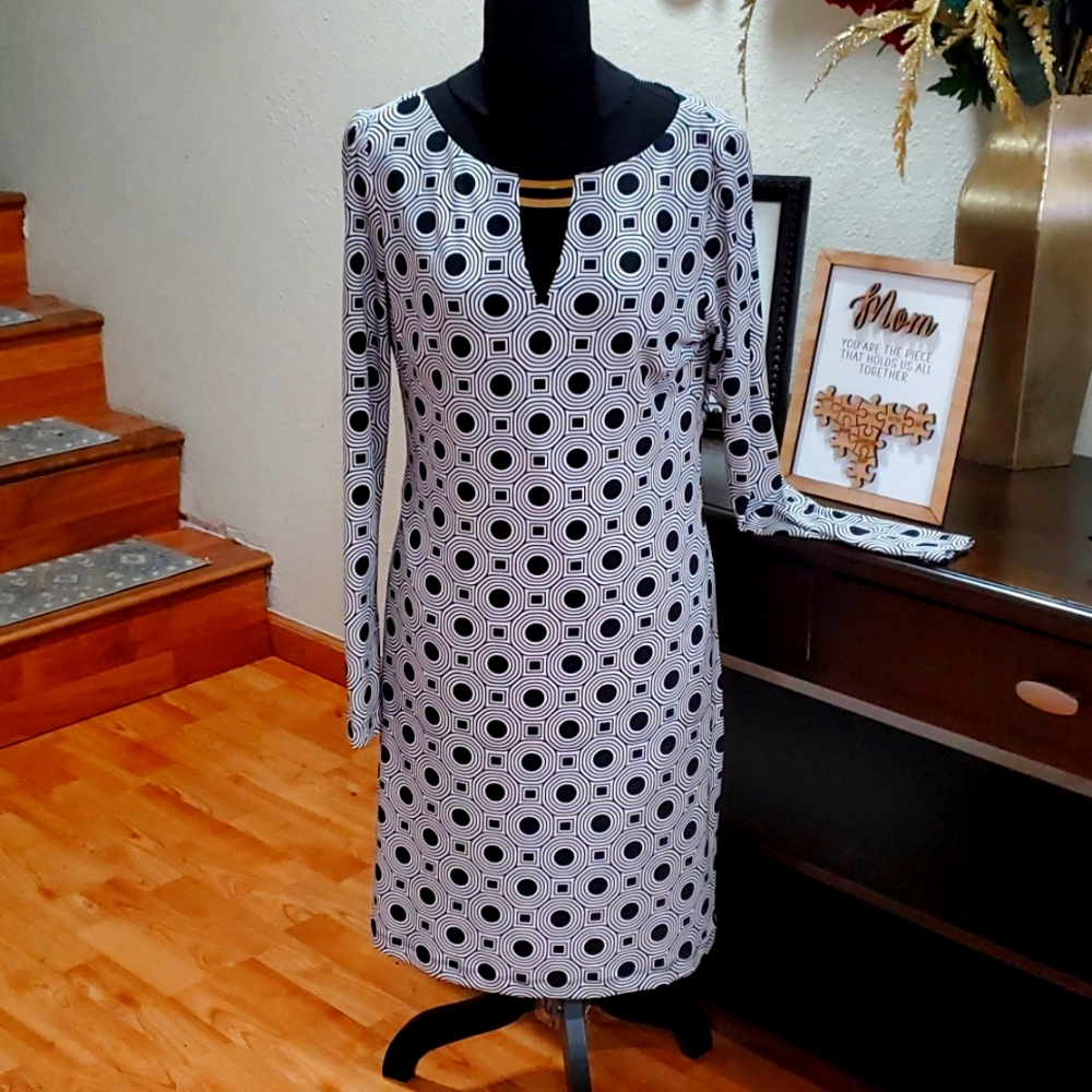 Vince Camuto black and white dress full length back zipper accent